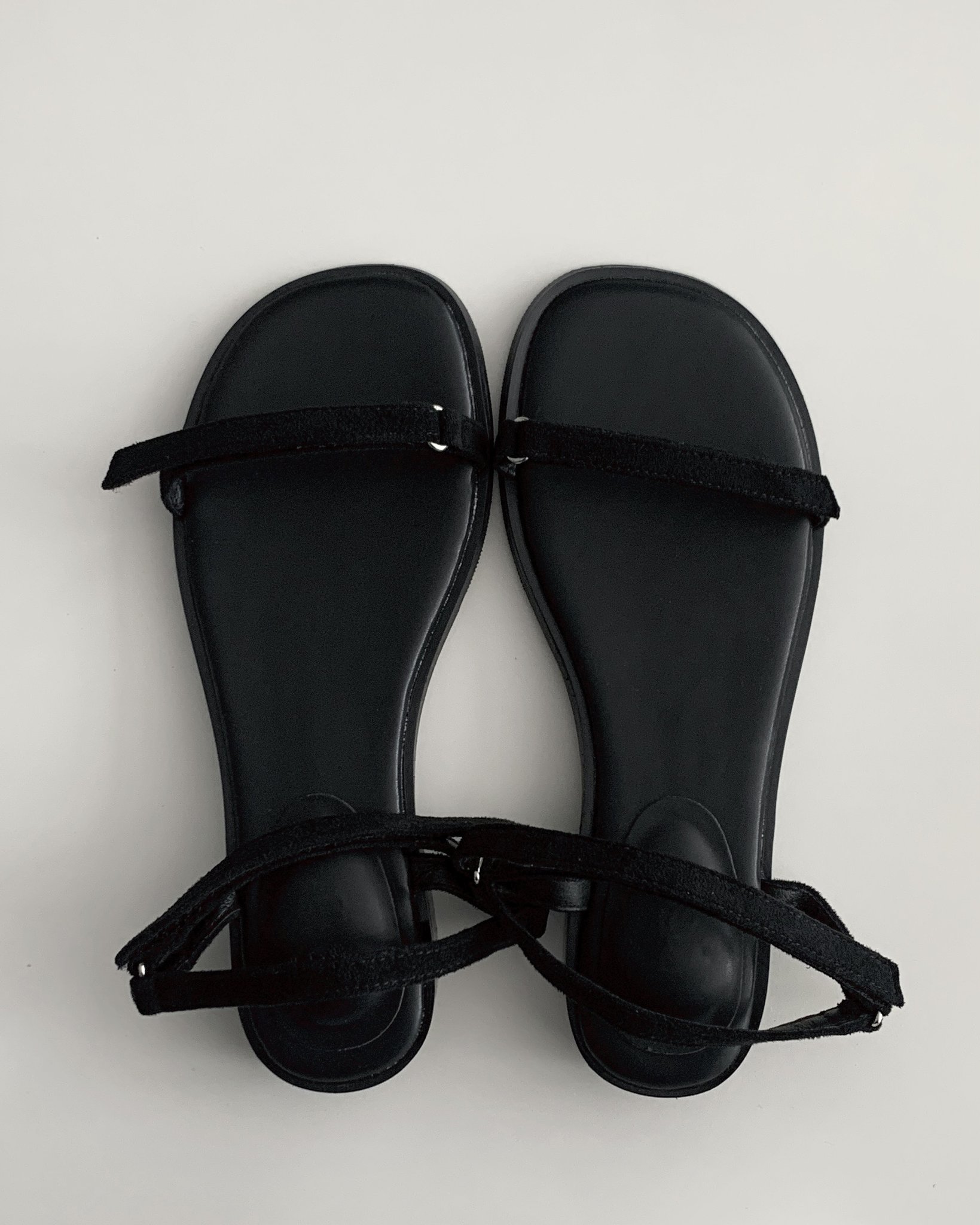 벨벳 더블 벨크로 샌들 스트랩 플랫 슈즈 (블랙, 굽 2cm) 상세 이미지 2